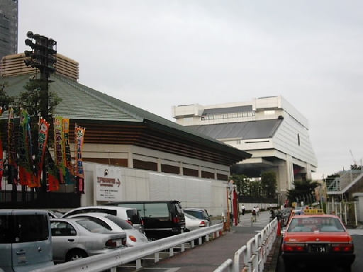 17_ryougoku_kokugikan_sumo_stadion_und_edo-museum.jpg