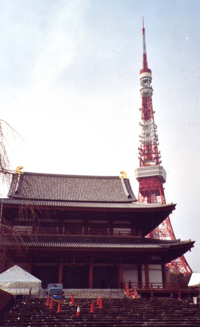 zojoji-schrein_mit_tokyo_tower.jpg