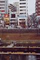 angeln_in_tokio,_von_der_ochanomizu-u-bahn-station.jpg