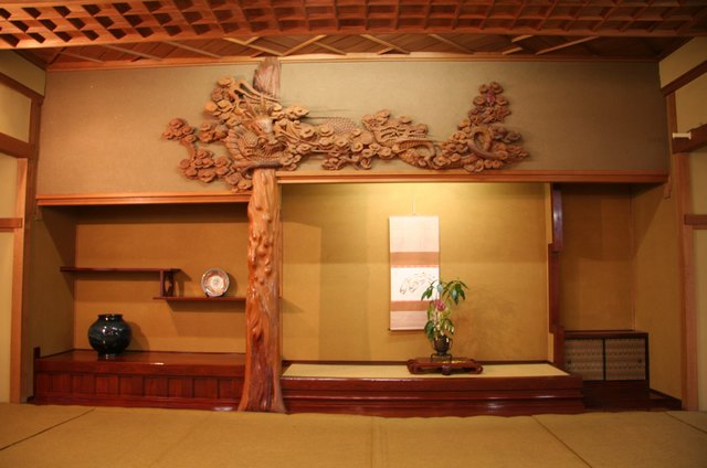 ryoukan_holzschnitzerei.jpg