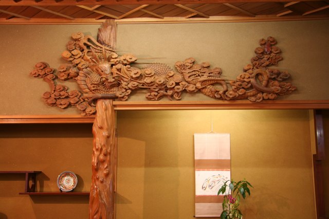 ryoukan_holzschnitzerei2.jpg